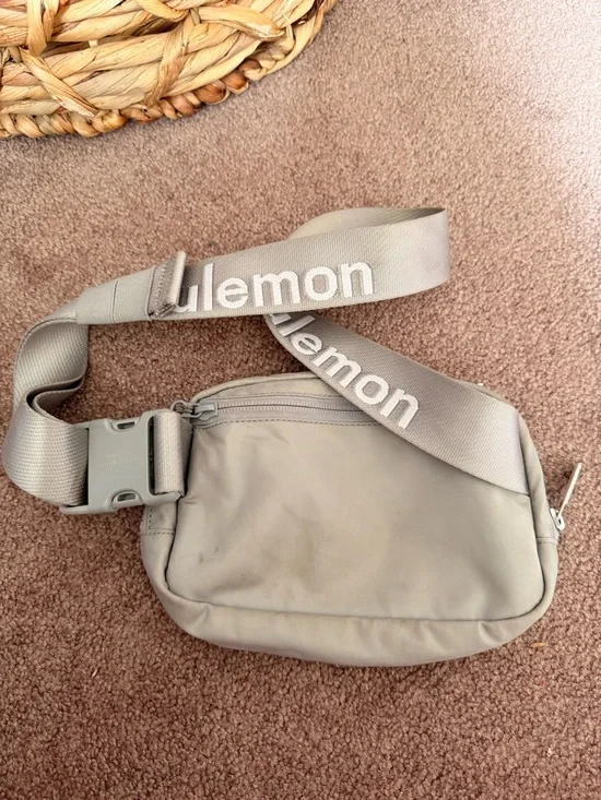 lululemon athletica Sage Green Crossbody Belt Bag - Picture 2 of 2